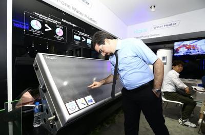 海爾廣交會展出世界首個無水箱太陽能熱水器，引領日用家電零售創(chuàng)新